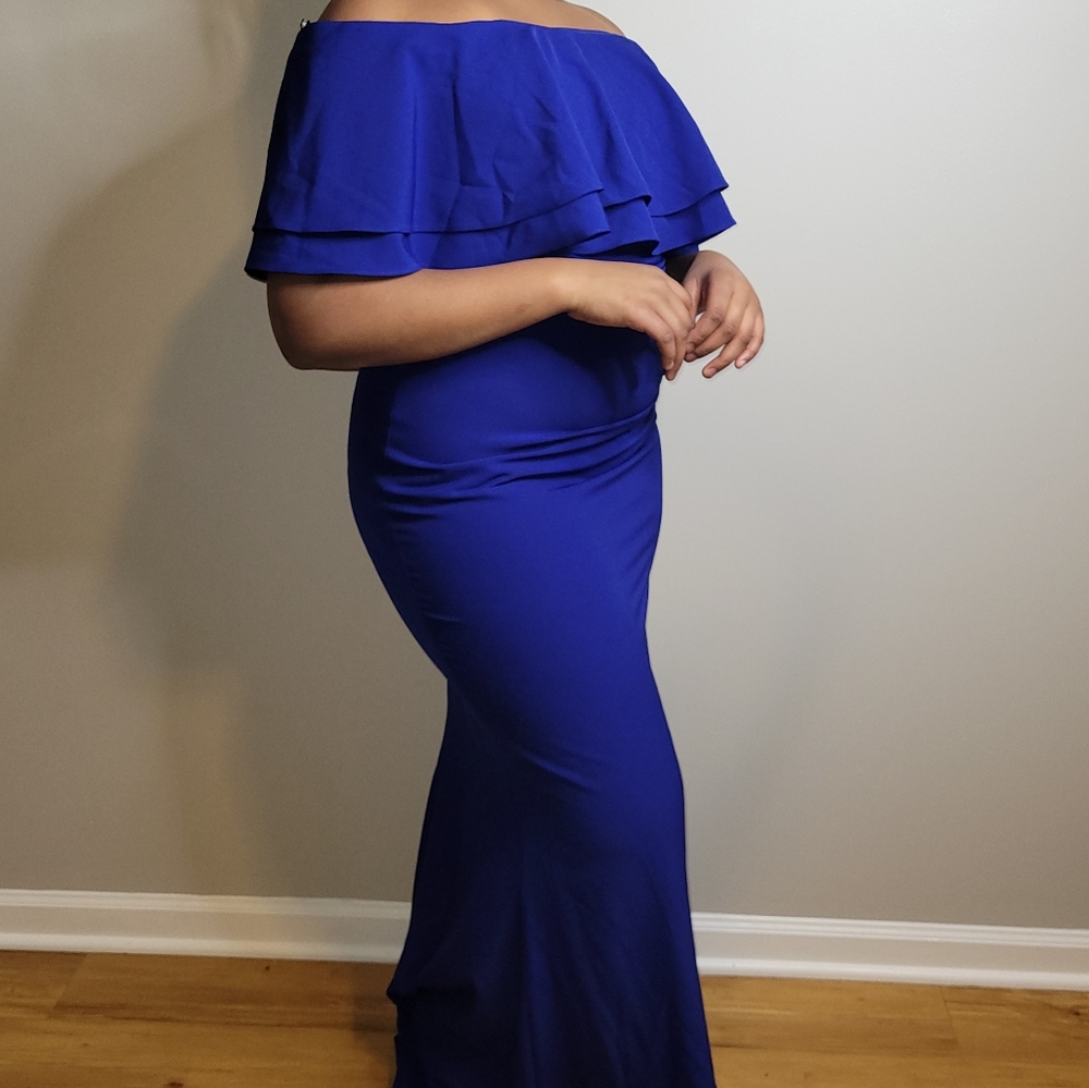 Vince Camuto off shoulder Dress